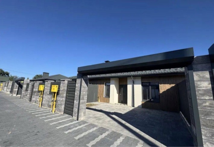 Таунхаус з двома двориками вже побудований - фото 1