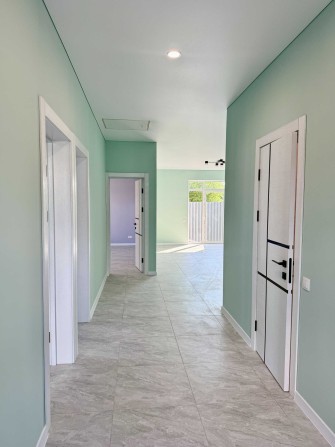 Сучасний будинок з новим ремонтом. СЕРТИФІКАТ - фото 1