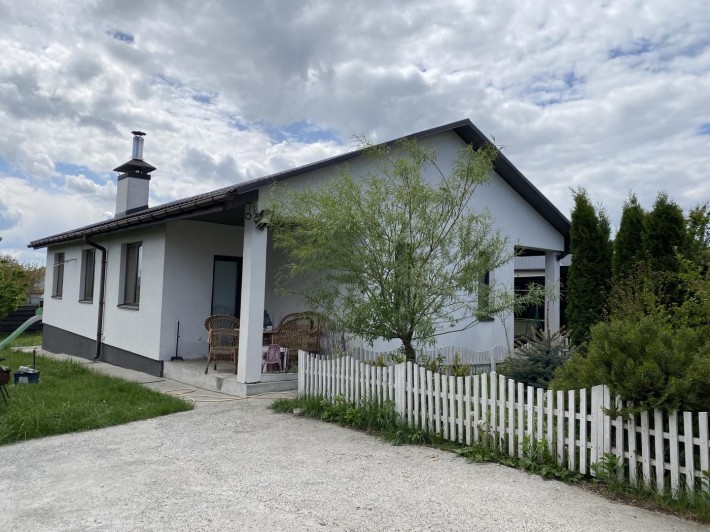 Продаж окремого будинку на 5 сот. землі з ремонтом та меблями - фото 1