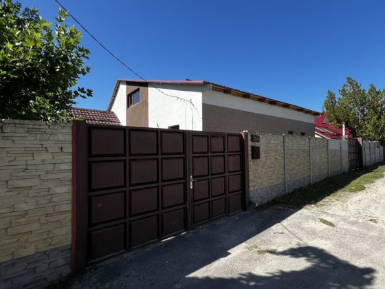 Срочно!Продам усадьбу! Дергачи!  Два участка, два дома- один гостевой. Дергачі