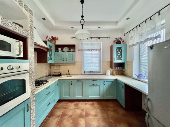 Будинок з ремонтом і газом! Ділянка 8,5 соток, три кімнати ! Гостомель