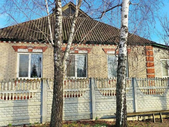 Продам цегляний будинок у центрі Дергачів з частковим ремонтом. Дергачі