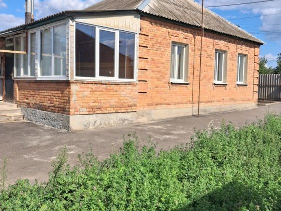 Продам цегляний будинок в Дергачах, район стадиону. Сертифікат так. Дергачі