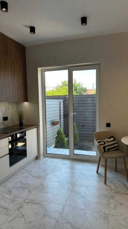 Таунхаус з ремонтом в центрі міста! - фото 1