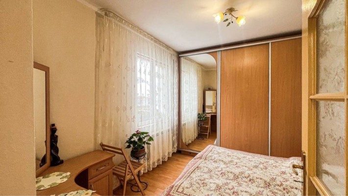 Продається просторий та доглянутий двохповерховий будинок у м. Дрогоби - фото 1