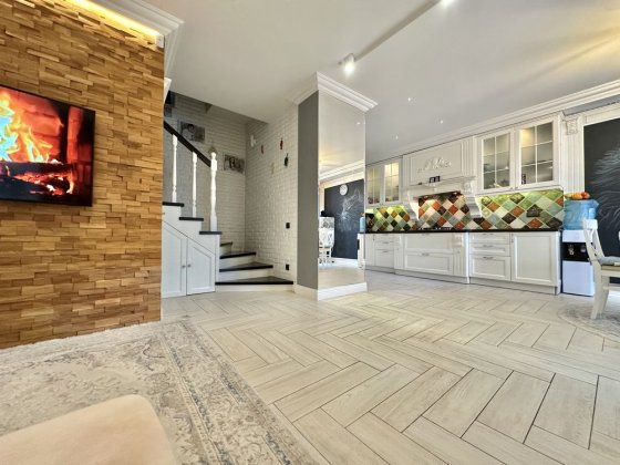 Продаж таунхауса з ремонтом в КМ Чеський двір Гостомель