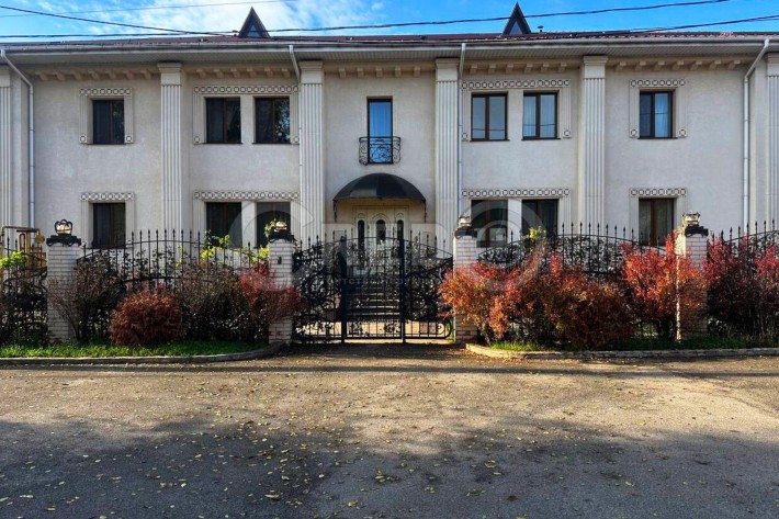 Продаж пансіонату вул. Льотчиків, р-н пл.В.Великого - фото 1