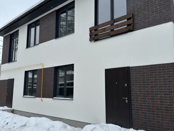 Сучасний Дуплекс у лісі біля парку Гостомель