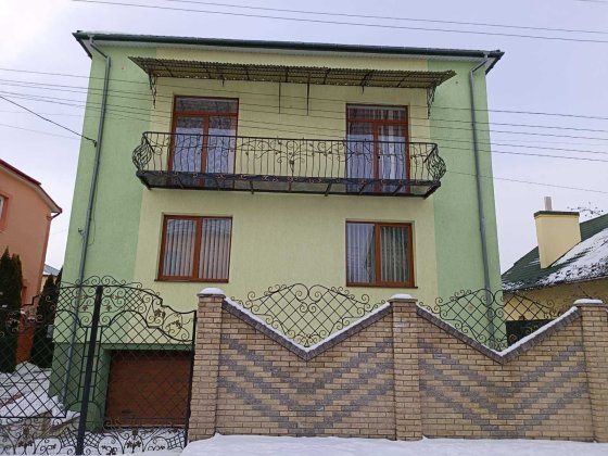 Продаж будинку з сонячними панелями, район школи №2, м. Дрогобич! Дрогобыч