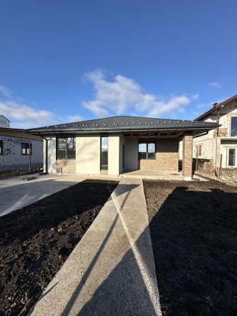 Сучасний будинок у Гостомелі - фото 1