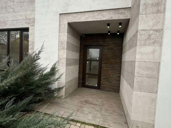 Продається будинок в гарному районі