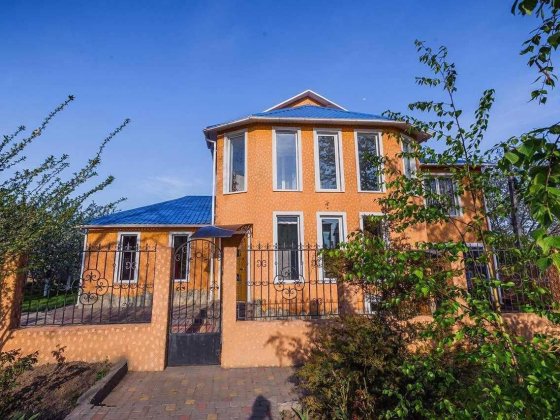 Шикарный дом 300м2, 4 сотки участок, есть плодовые деревья, 3 уровня!