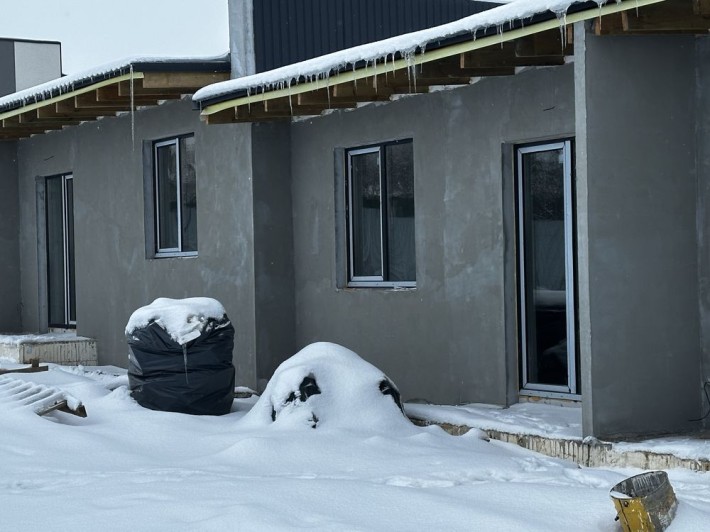 Одноповерховий таунхауз у м Гостомель на етапі будівництва - фото 1