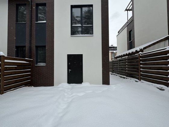 Триповерховий Таунхаус 110м2 з виходом до парку у сосновому лісі Гостомель