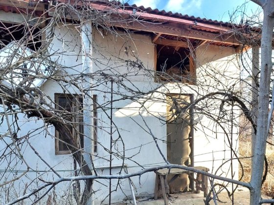 Продам літній будиночок з недобудовою