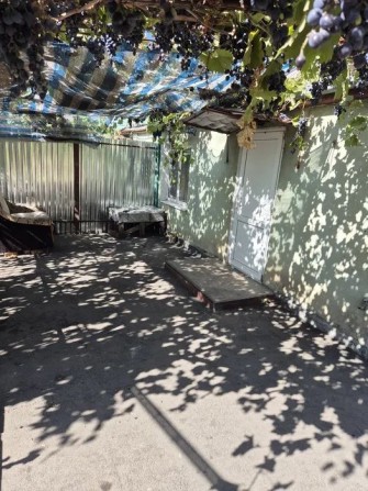 Часть дома с отдельным двором.  7 сот земли - фото 1