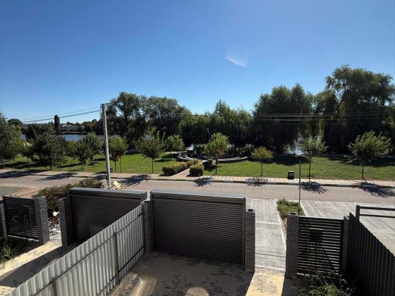 Дуплекс 128 м² біля озера  Гостомель  2,5 сотки землі Гостомель