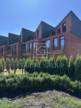 Продаж акційного тауну у престижному районі - фото 1