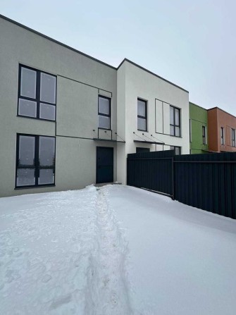Сучасний кутовий таунхаус в Гостомелі - фото 1