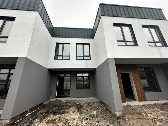 Таунхаус в центраі Гостомеля з центральними комунікаціями Гостомель