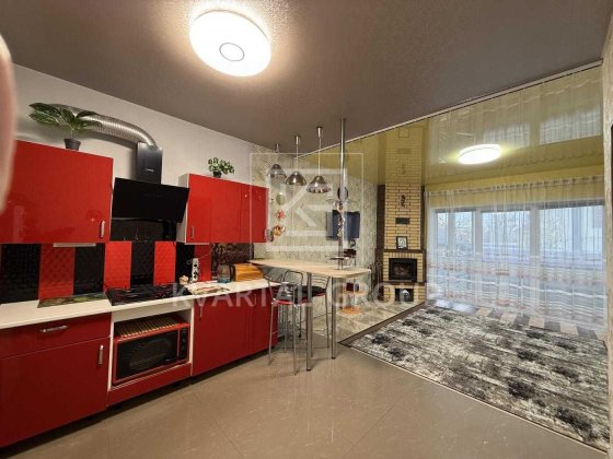 Продаж таунхауса з ремонтом та підвалом-бомбосховищем Гостомель