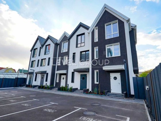 Продам Таунхаус у топовій локації - біля озера в Гостомелі Гостомель