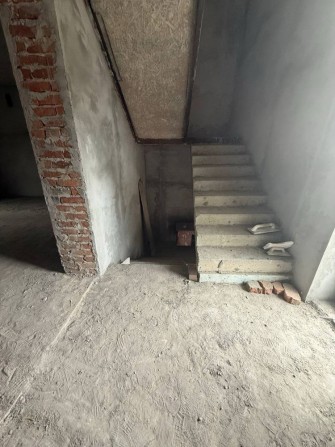 Продам 3-поверховий будинок - фото 1