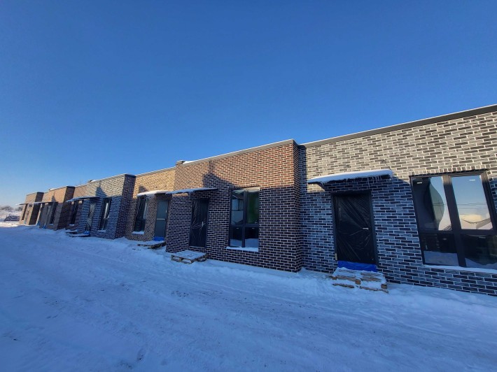 Готовий таунхаус з газом, на ділянці 1,5 соток по ціні 1к. - фото 1