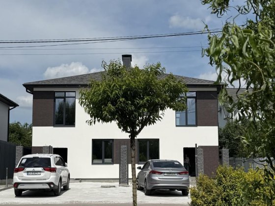 Будинок дуплекс біля озера за 15 хв від Києва. Шикарний вид на озеро! Гостомель