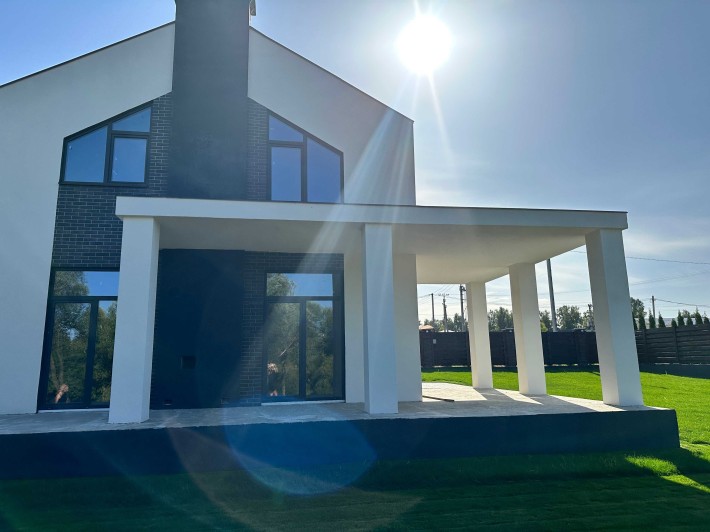 Будинок із власним виходом до озера - фото 1