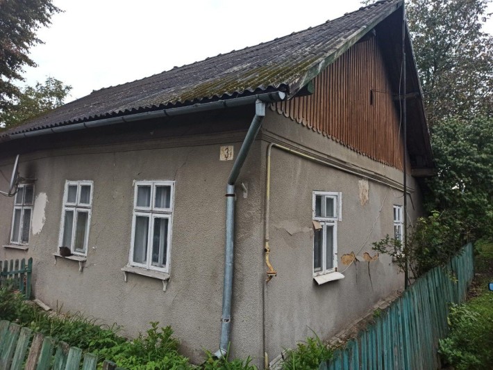 Півособняк в селі Єзупіль. Є дві кімнати, коридор, кухня. - фото 1