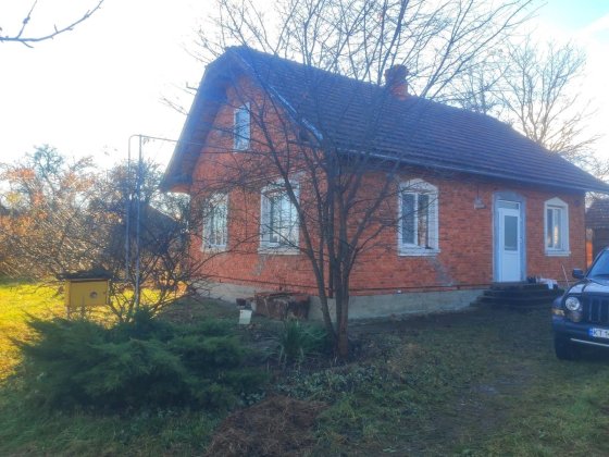 Будинок біля лісу і ріки, газ світло , резервне живлення, меблі Коломия