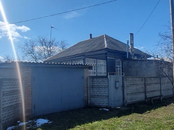 Продається будинок в житловому стані з земельною ділянкою у м. Конотоп Конотоп