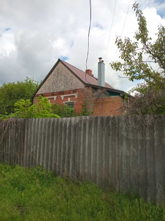 В Люботине кирпичный дом со всеми коммуникациями - фото 1