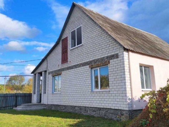 Продам кирпичный  дом 121 м в г.Мерефа евроремонт, хороший район SM Мерефа