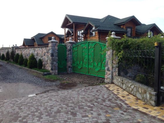 Продам комплекс деревʼяних  будинків в м. Миргород Миргород