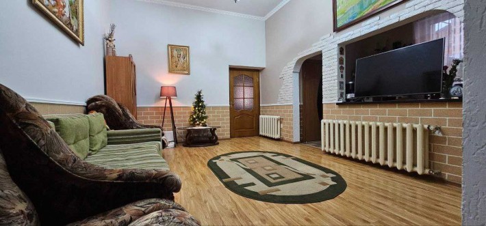 Продається просторий двоповерховий будинок у Мукачеві! - фото 1