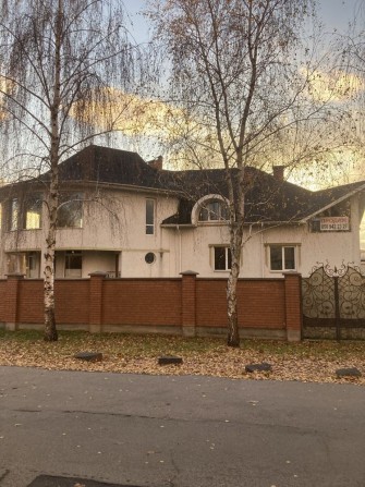 Житловий будинок з земельною ділянкою - фото 1