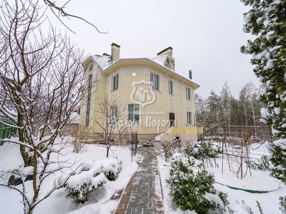 Будинок, 3 поверхи, ділянка — 14 соток. м. Обухів, Обухівський район Обухів