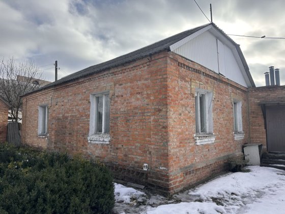 ПРОДАЄТЬСЯ затишний цегляний будинок у центрі міста Ромни! Ромни