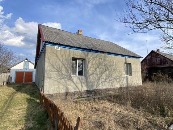 Продається просторий цегляний будинок у гарному районі. Сарни