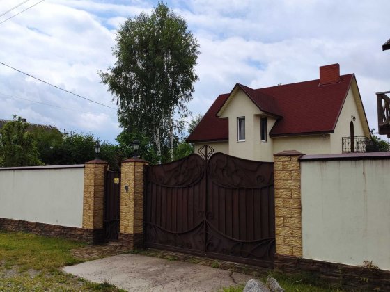 Новочасний будинок з меблями Славута