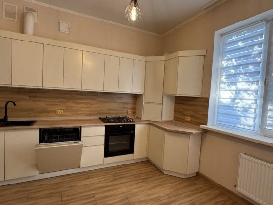 Будинок з якісним ремонтом, велика рівна ділянка, поруч озеро 41264 Хмельницький