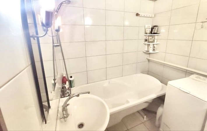 Продаж будинку поруч лісу та з комунікаціями ! - фото 1