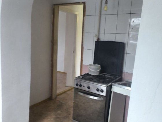 Просторий будинок є всі зручност +балкон.Оформлення мінімальне 42608 Хмельницький