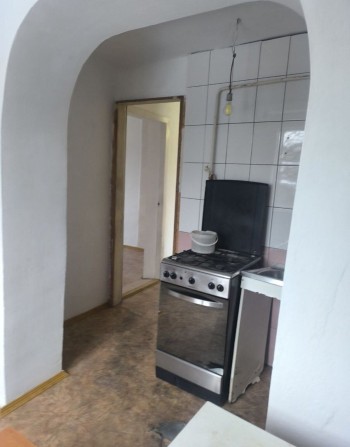 Просторий будинок є всі зручност +балкон.Оформлення мінімальне 42608 - фото 1