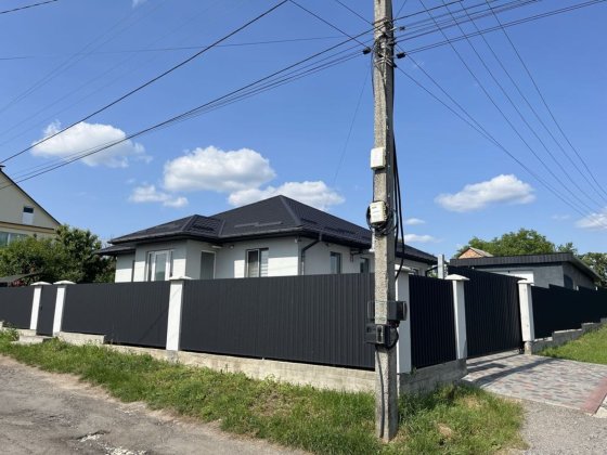 Чудовий будинок з доглянутою територією, поруч озеро39241 Хмельницький