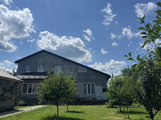 Будинок + озеро + басейн = ідеальний простір для життя Шептицький