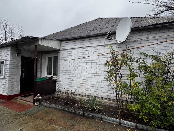 Продам пол дома в Чугуеве ( на престижной улице) Чугуїв