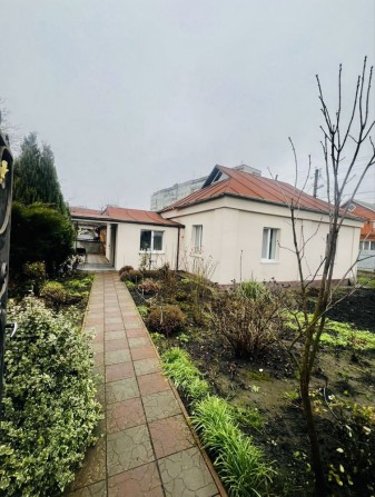 Цегляний будинок в місті  з 6 сотками землі - фото 1